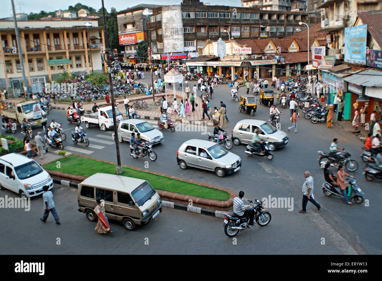 Verkehr auf Straße;  Margaon; Goa; Indien Stockfoto