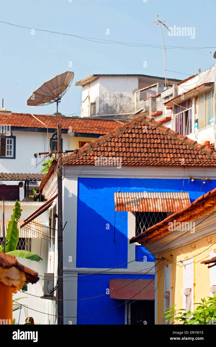 Traditionelle Häuser Dach aus Manglori Fliesen Altim; Panji; Goa; Indien Stockfoto