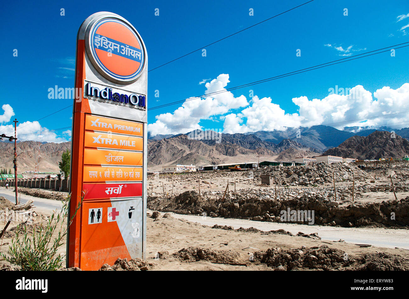Benzin Pumpe bei Choglamsar Schild; Leh; Ladakh; Jammu und Kaschmir; Indien Stockfoto