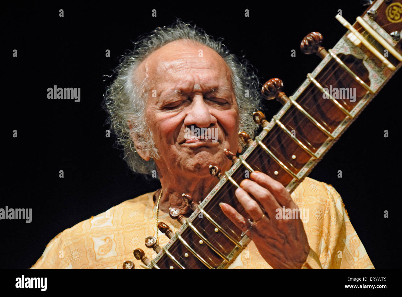 Pandit Ravi Shankar und der indischen klassischen Musik maestro Bombay Mumbai Maharashtra Indien - Aum -176745 Stockfoto