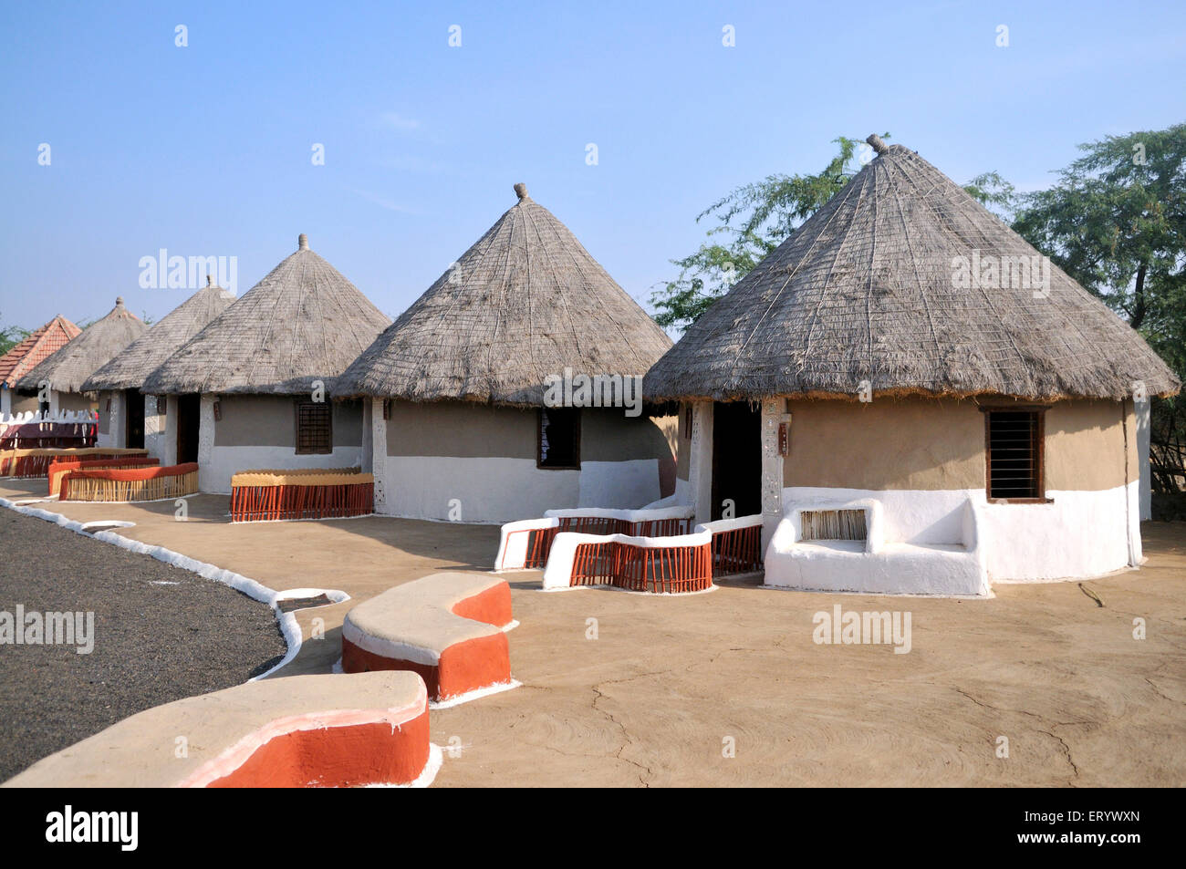 Erdbebensicherheit Häuser genannt Bunga, Hodka Banni,, Kutch Bhuj, Gujarat, Indien Stockfoto