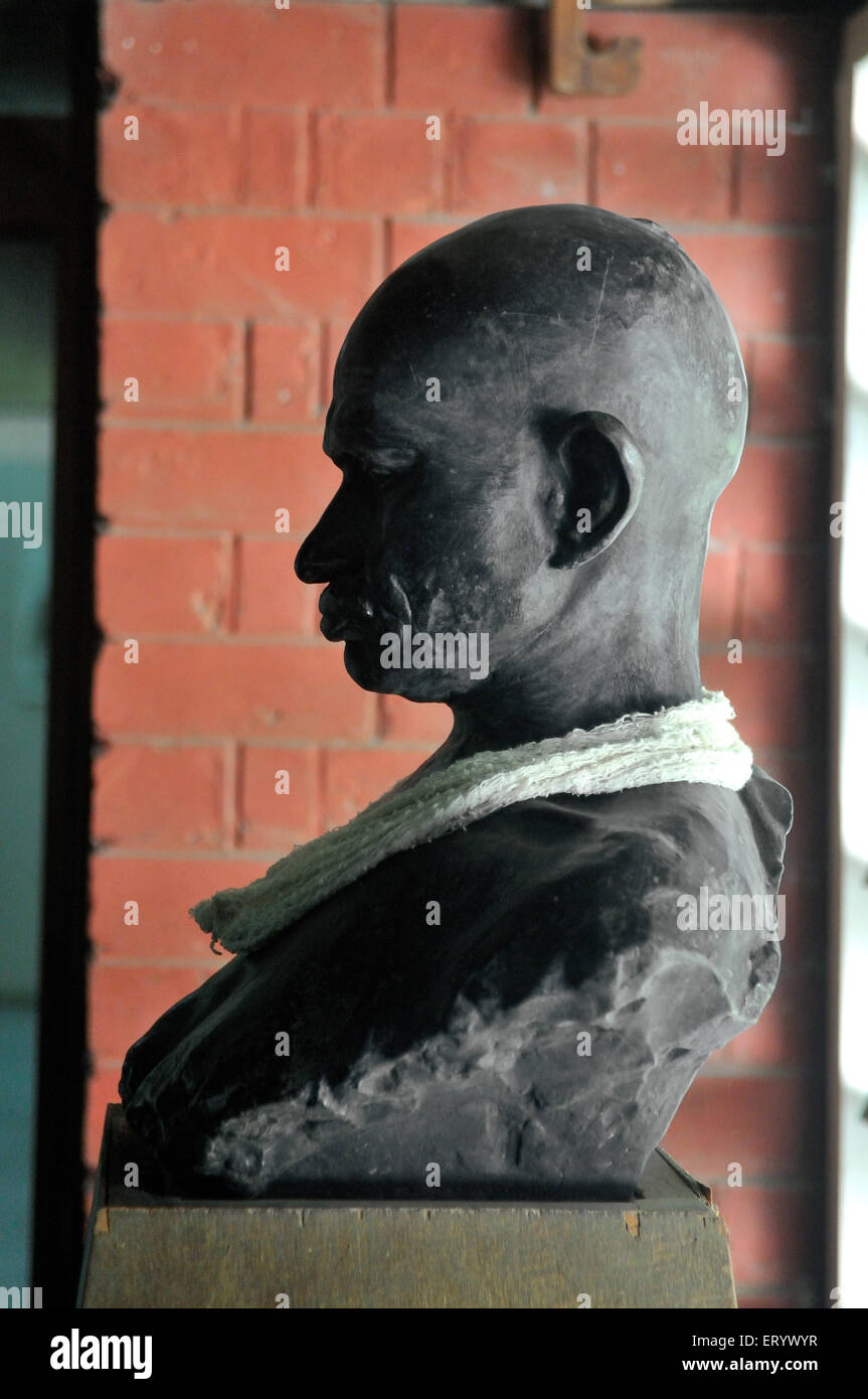 Statue von Mahatma Gandhi im Sabarmati Ashram; Ahmedabad; Gujarat; Indien Stockfoto