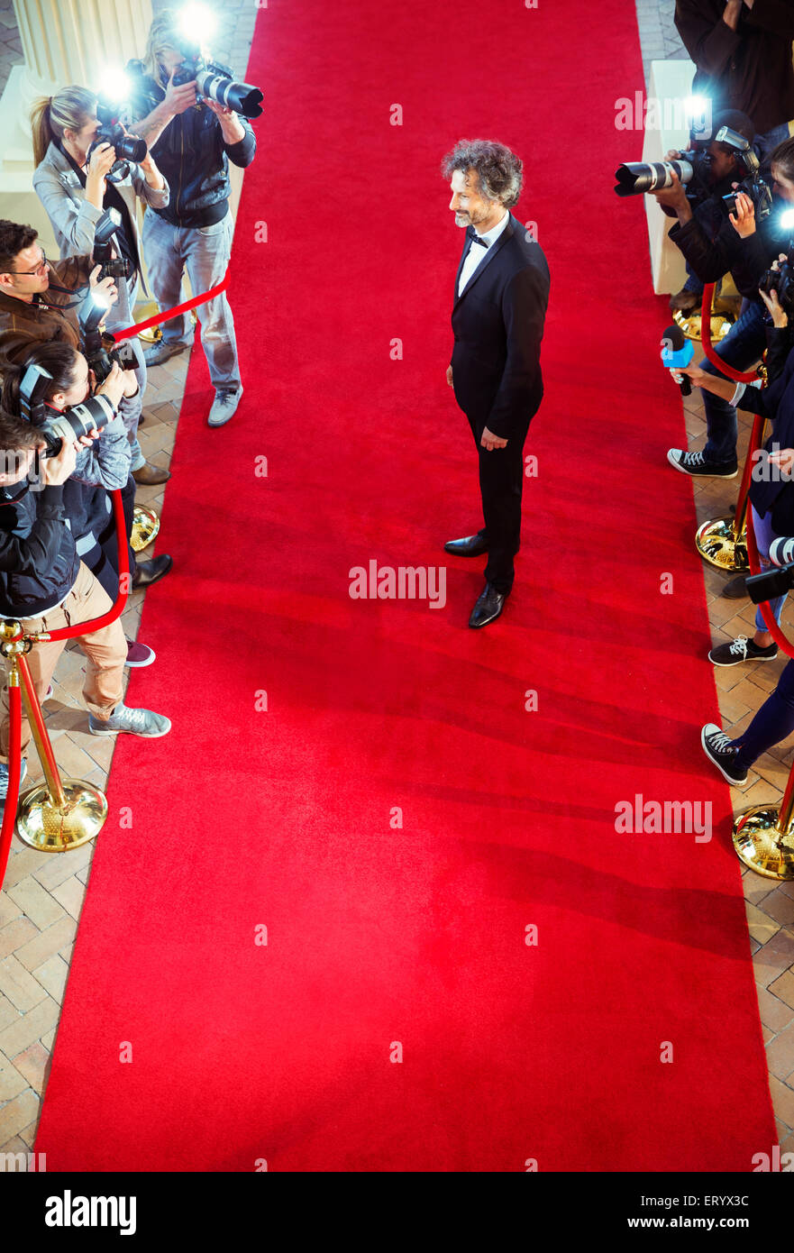 Promi, fotografiert von Paparazzi-Fotografen am roten Teppich Stockfoto