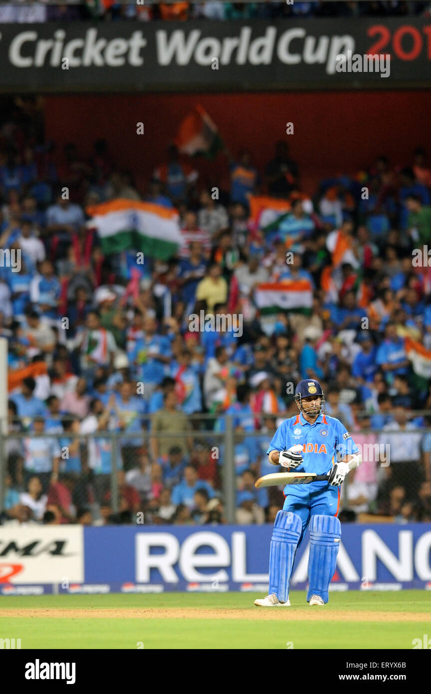 Schlagmann Sachin Tendulkar 2011 ICC World Cup-Finale Sri Lanka Wankhede Stadium Mumbai Stockfoto