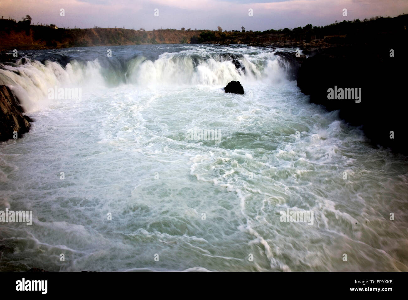 Dhuandhar Falls, Narmada River, Marble Rocks, Bhedaghat, Jabalpur, Madhya Pradesh, Indien, Asien Stockfoto