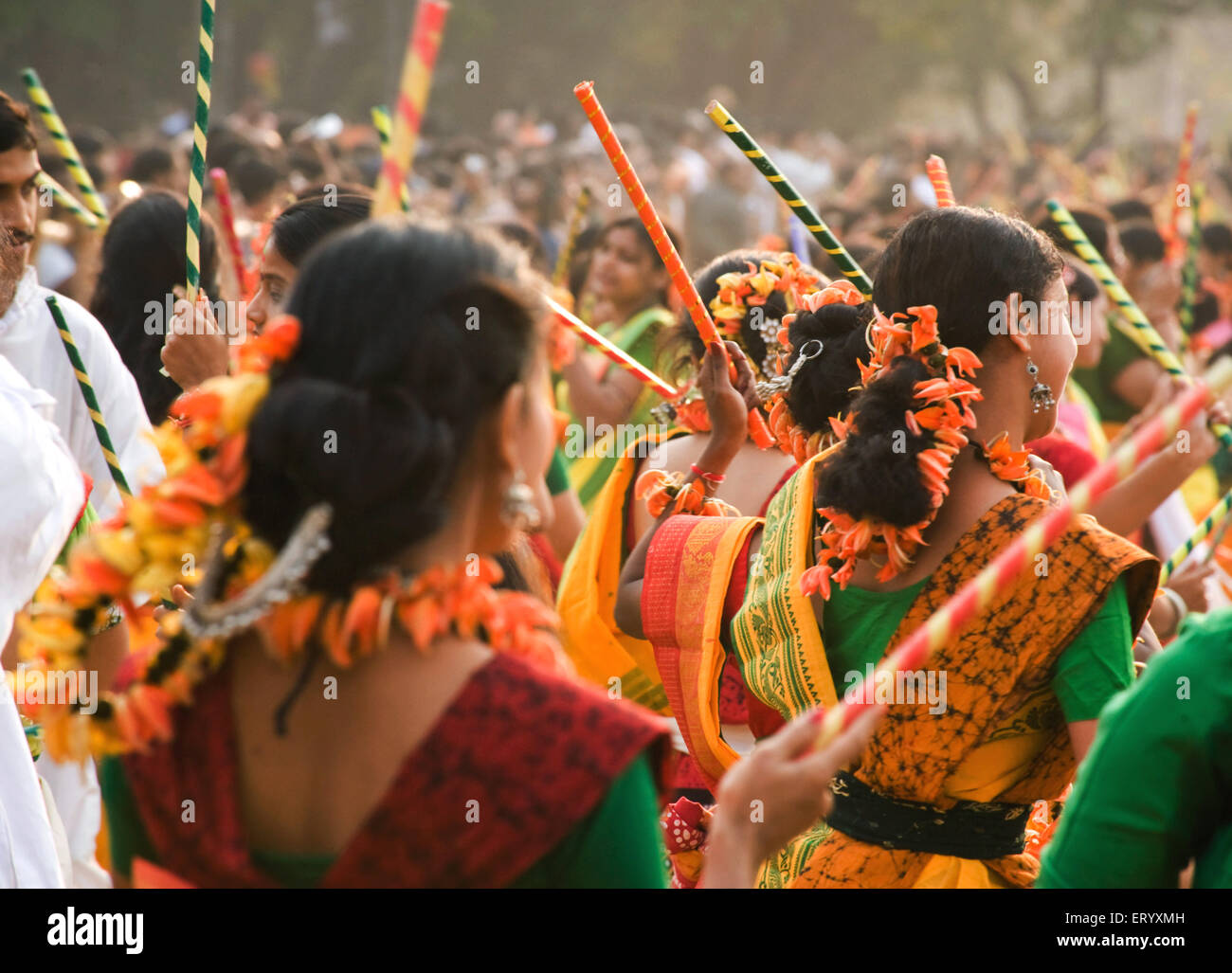 Frauen tanzen, Santiniketan Holi Frühlingsfest, Shantiniketan, Bolpur Stadt, Birbhum Bezirk, Kalkutta, Kalkutta, West Bengalen, Indien, Asien Stockfoto