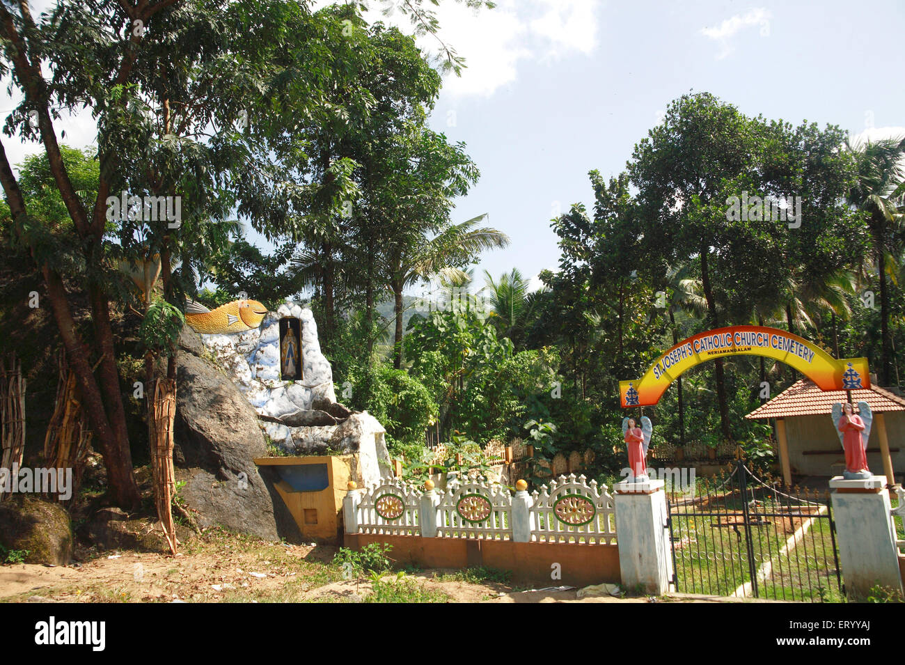 St. Joseph Katholische Kirche Friedhof, Munnar, Bergstation, Idukki Bezirk, Western Ghats, Kerala, Indien, Asien Stockfoto