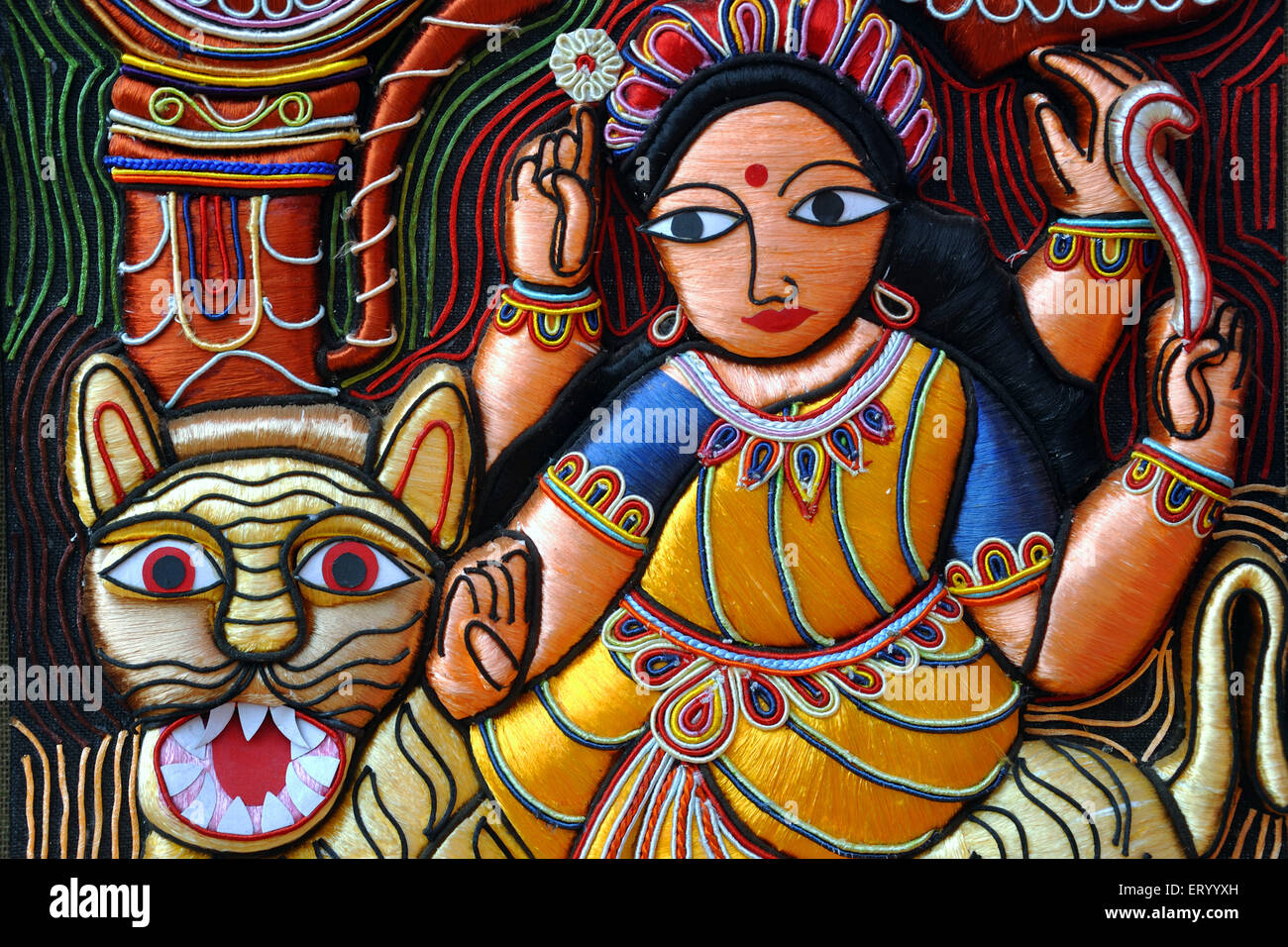 Indische Mythologie, Göttin Durga auf Löwe, Chiffon-Faden Handwerk, Kalkutta, Kolkata, Westbengalen, Indien, Asien Stockfoto