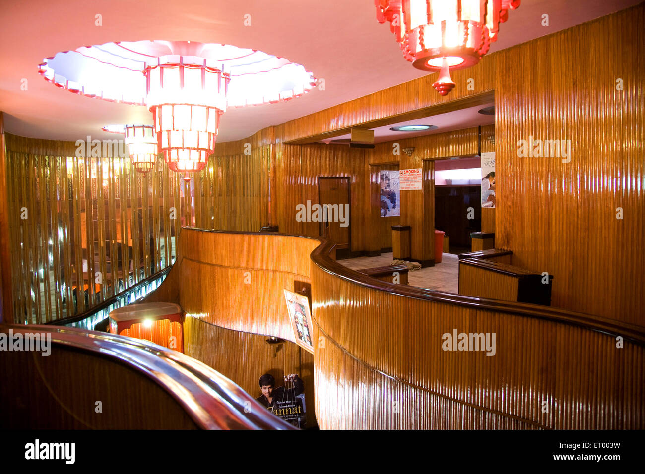 Innenarchitektur des Theaters maratha mandir; Bombay Mumbai; Maharashtra; indischer artdeco; Kunst; deco; Bombay; Gebäude; Struktur Stockfoto
