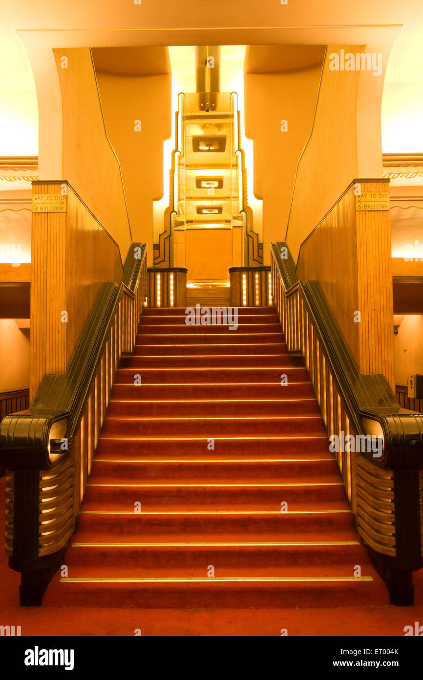 Treppe des Freiheitstheaters Bombay Mumbai Maharashtra Indien indisch artdeco Art Deco Gebäudestruktur Erbe Motiv Stockfoto