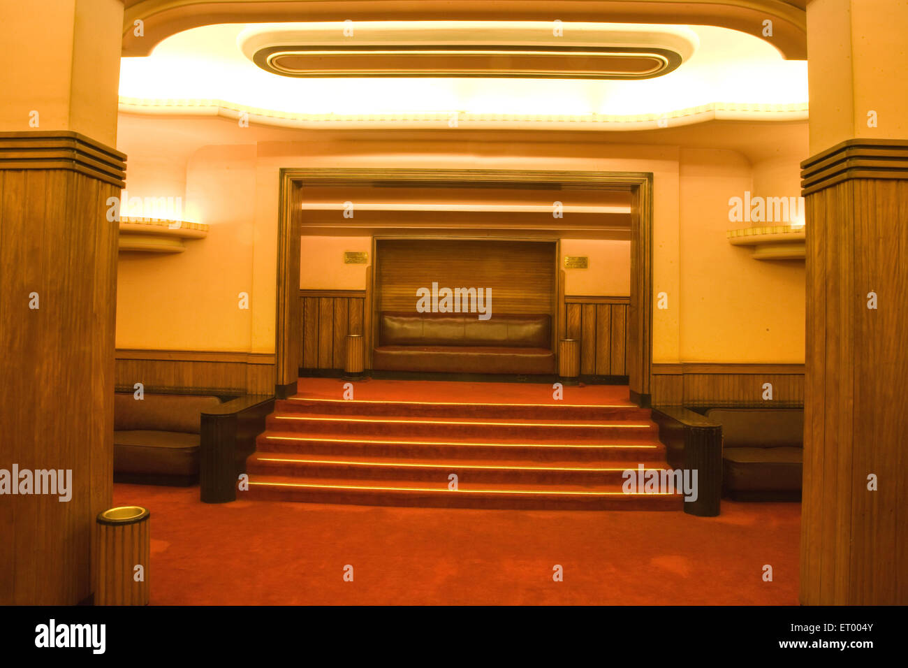 Innenraum des Freiheitstheaters ; Bombay Mumbai ; Maharashtra ; indischer artdeco; Kunst; deco; Bombay; Gebäude; Struktur; Fassade; Apartment; Heritage Stockfoto