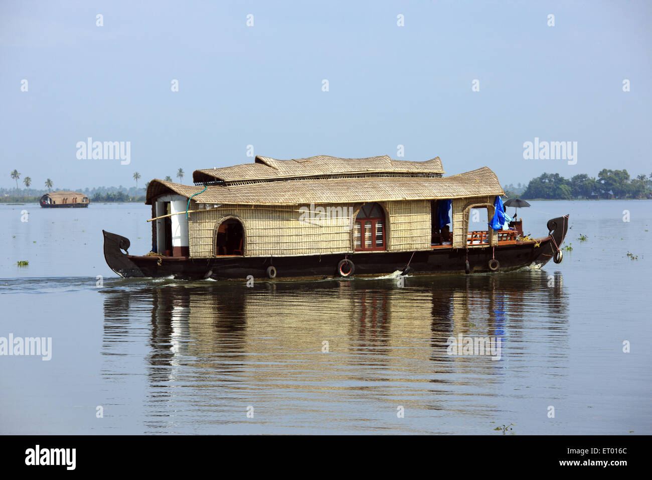 Hausboot in den Backwaters; Alleppey Alappuzha; Kerala; Indien Stockfoto