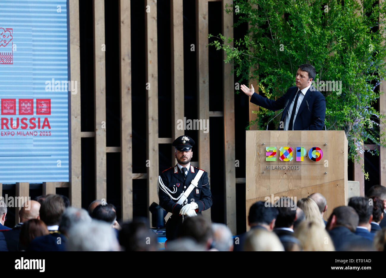 (150610) - Mailand, 10. Juni 2015 (Xinhua)--italienische Ministerpräsident Matteo Renzi befasst sich mit die Einweihung des Nationalfeiertags Russland Mailand Expo in Mailand, Italien, 10. Juni 2015. (Xinhua / Ye Pingfan) (Lrz) Stockfoto