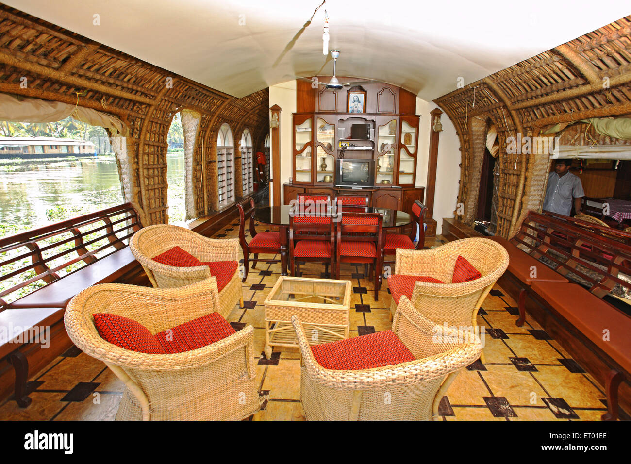 Luxuriöse Lounge im Hausboot in den Backwaters; Alleppey Alappuzha; Kerala; Indien Stockfoto