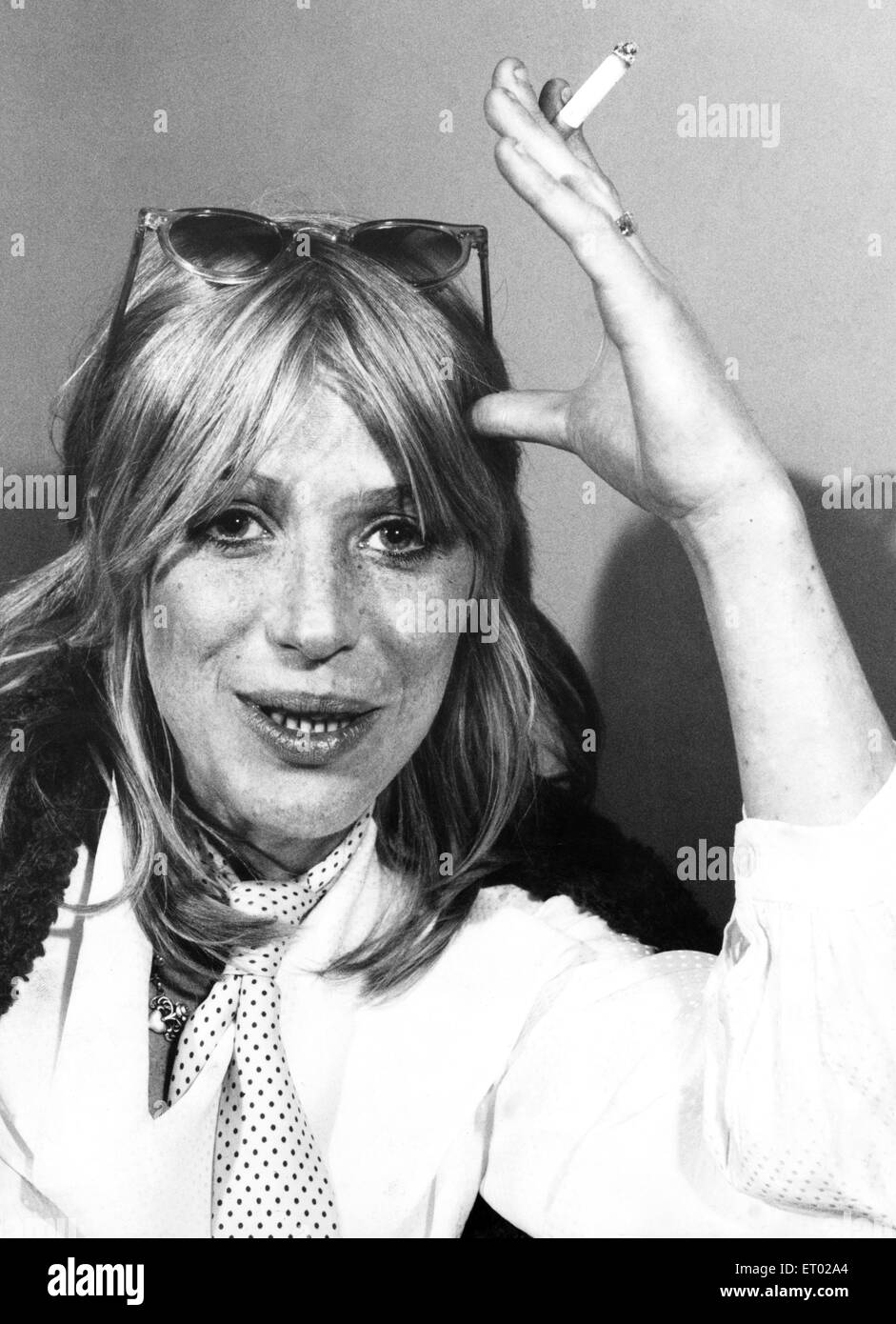 Marianne Faithfull fördert ihre neue single "Ballade von Lucy Jordanien" in den Londoner Büros ihrer Plattenfirma. 11. Dezember 1979. Stockfoto