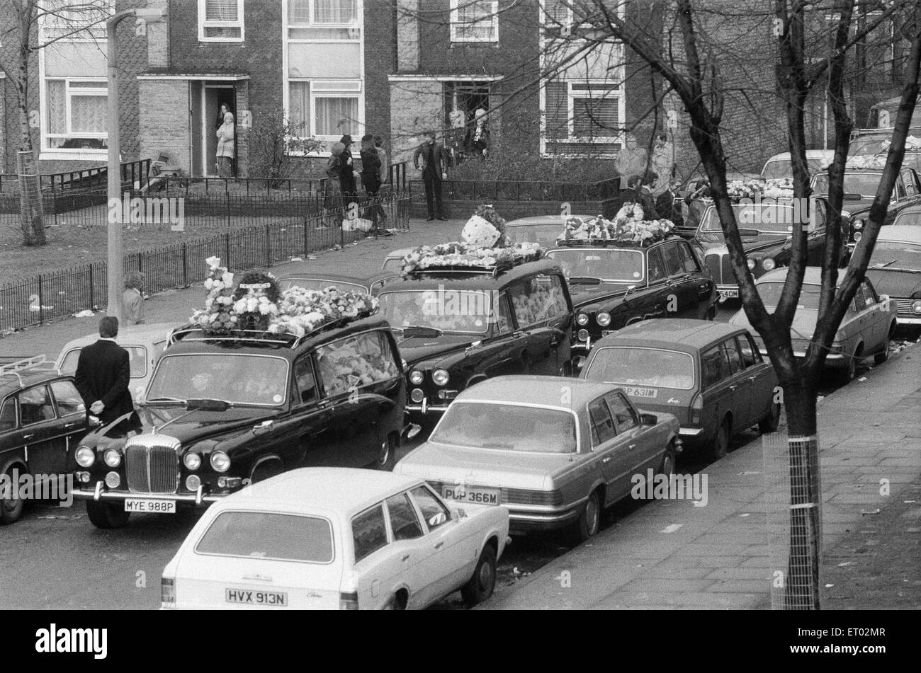 Beerdigung von Mickey Calvey, der nach einem 10.000 Pfund-Supermarkt-Überfall von der Polizei erschossen wurde. 8. Januar 1979. Stockfoto