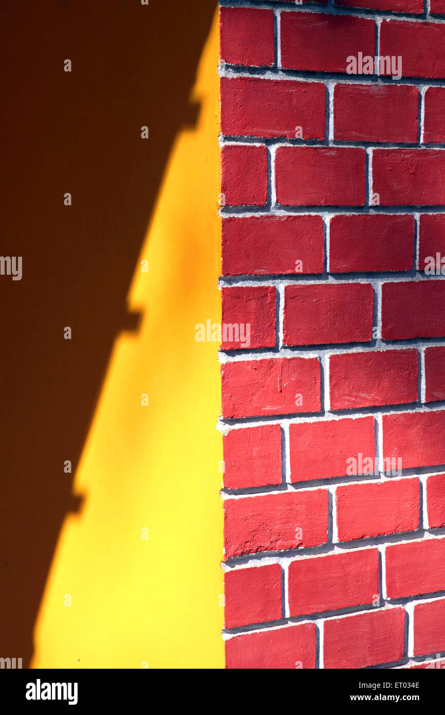 Backsteinmauer, Coorg, Madikeri, Bergstation, Kodagu Bezirk, Western Ghats, Karnataka, Indien, Asien Stockfoto