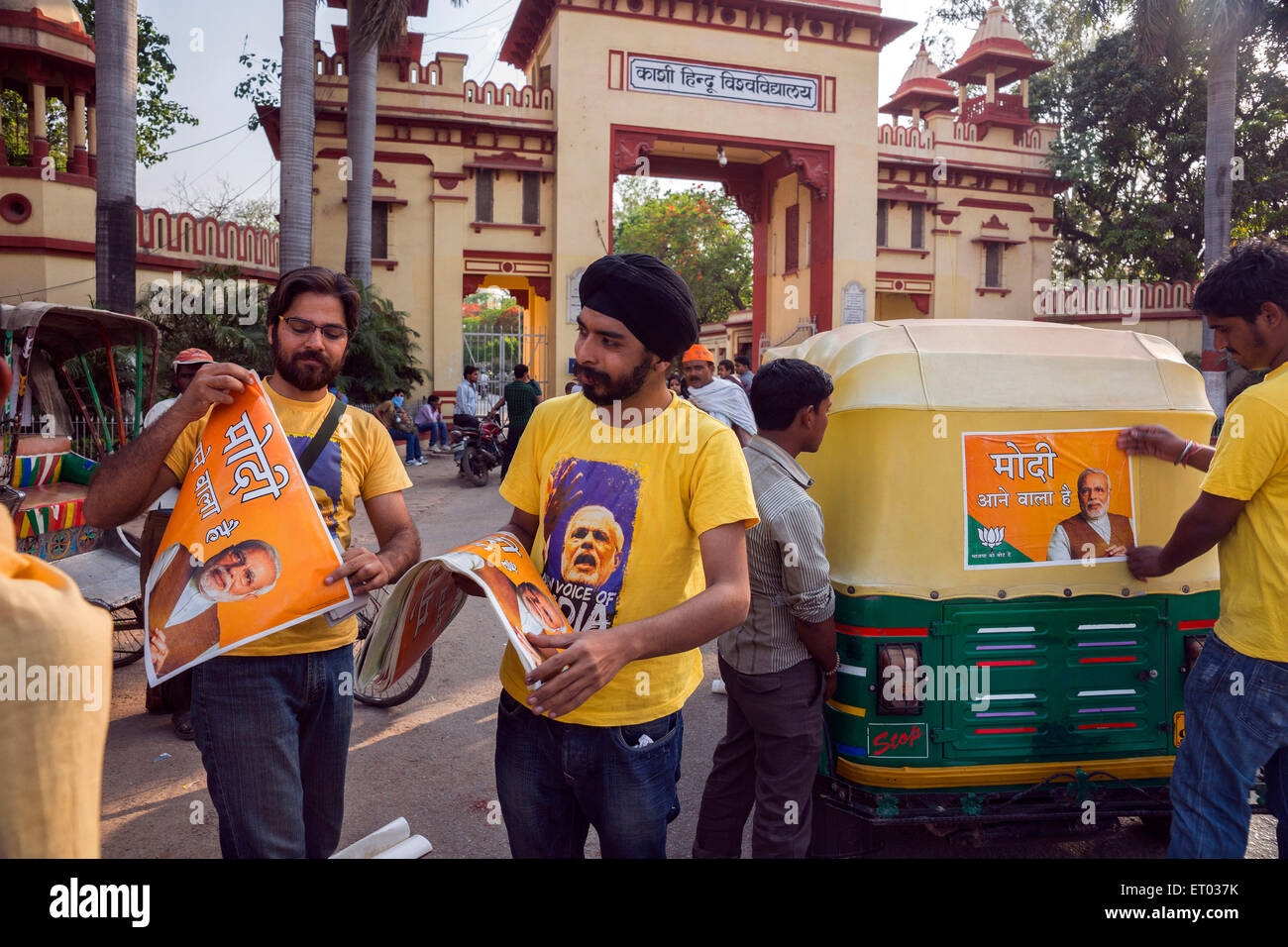 Narendra Modi Poster auf Auto-Rikscha Varanasi Uttar Pradesh Indien Asien Stockfoto