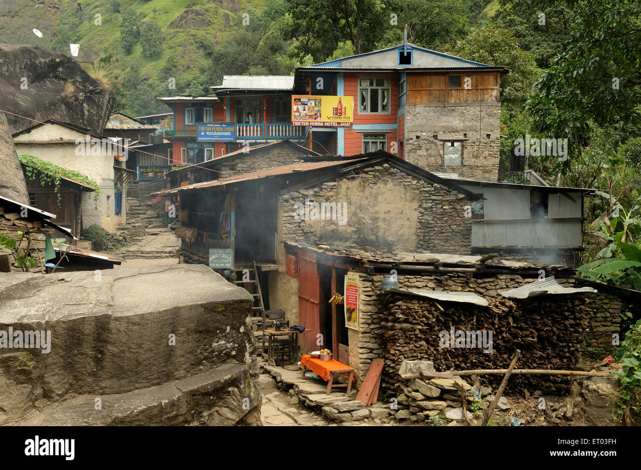 Steinhäuser , Jagat , Besisahar Chame Sadak , Nepal , Föderale Demokratische Republik Nepal , Südasien , Asien Stockfoto