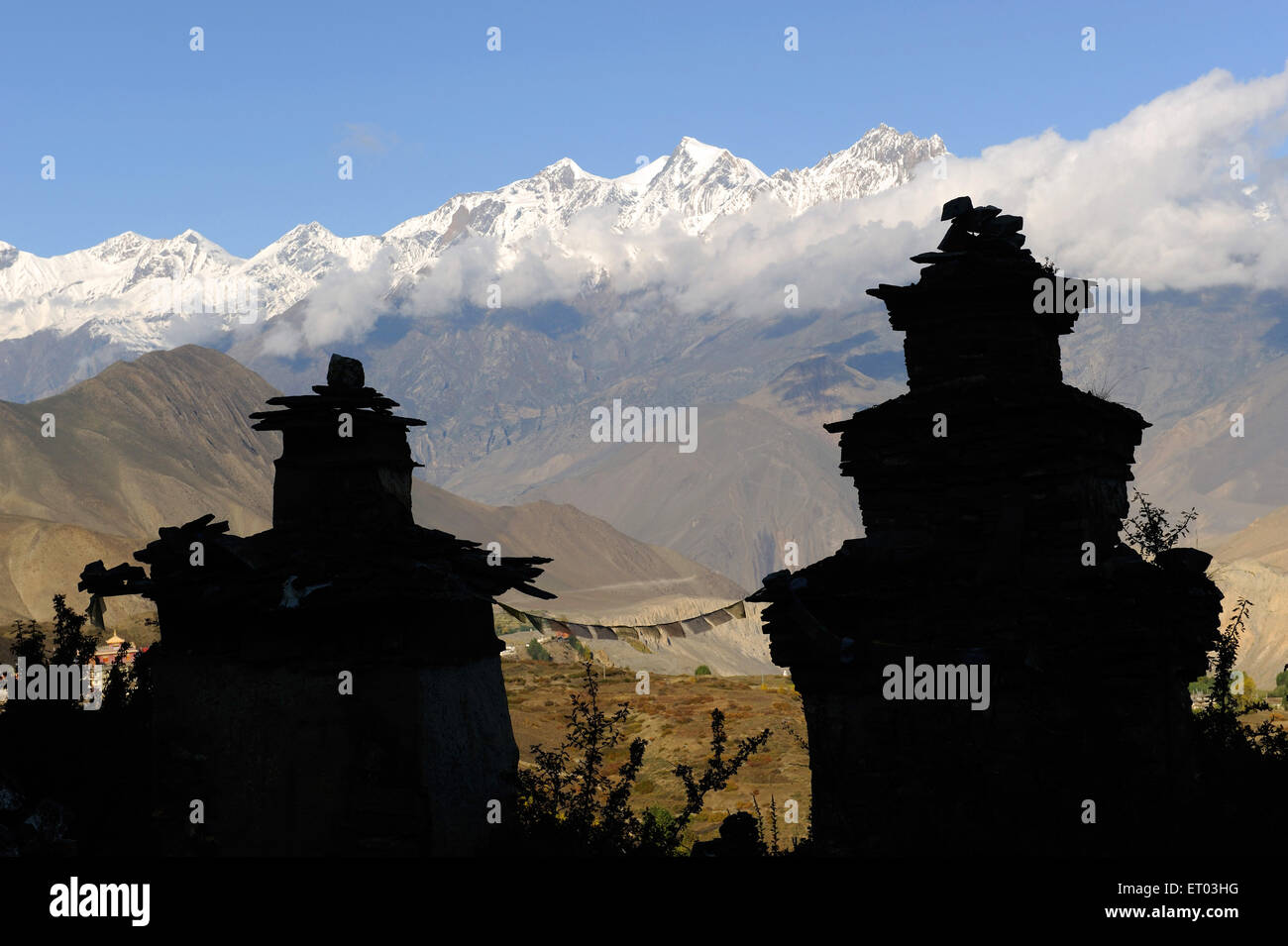 Schneebedeckten Gipfeln und Schrein; Muktinath; Nepal Stockfoto