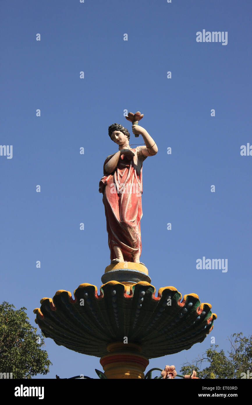 Wasserbrunnen oben, Gulab Bagh, Sajjan Niwas, Garten, Udaipur, Rajasthan, Indien, Asien Stockfoto