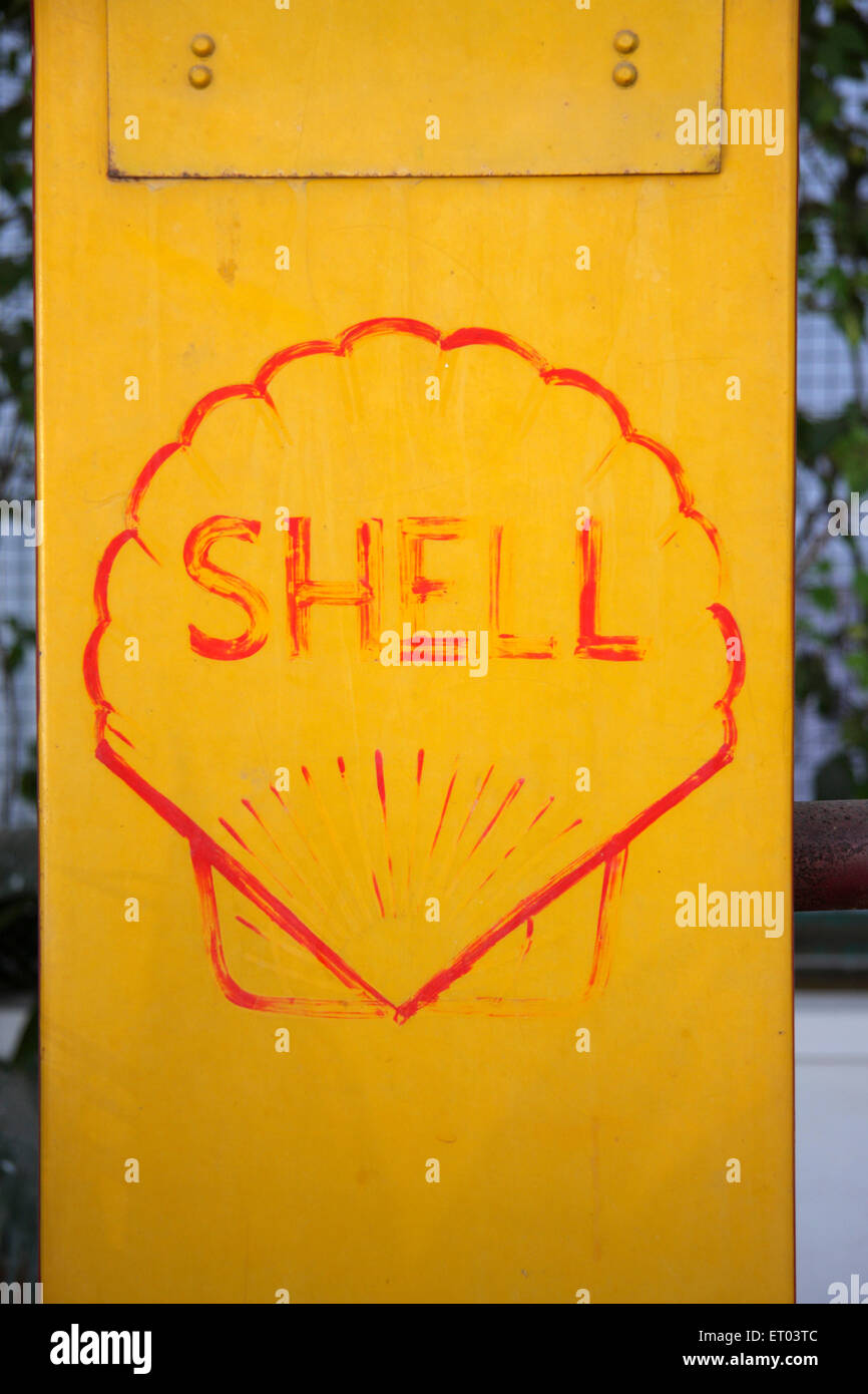 Shell, alte antike vintage manuelle Kraftstoffübertragung Benzinpumpe, Indien, Asien Stockfoto