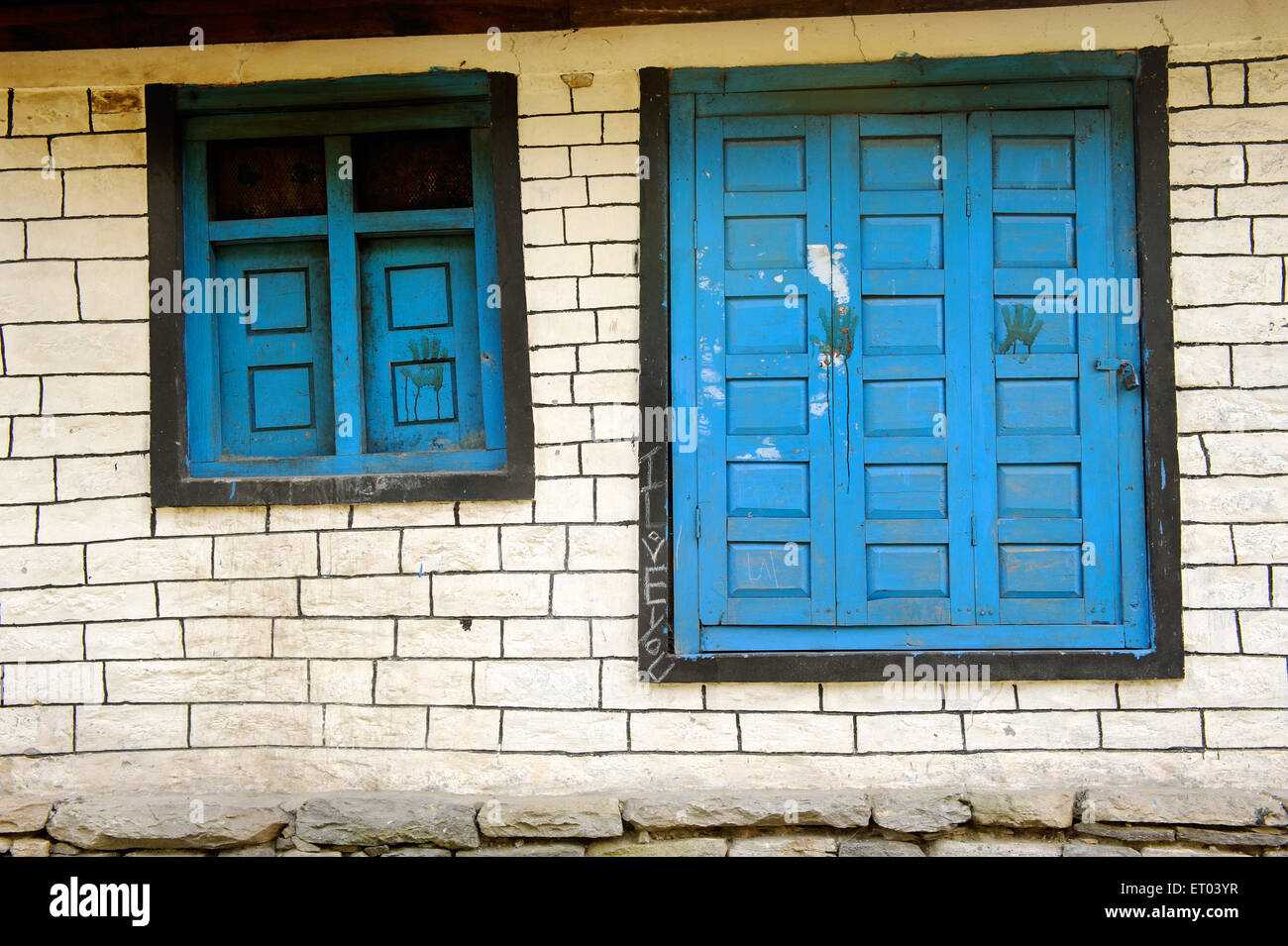Tür und Fenster , Kopchepani , Kunjo , Nepal , Föderale Demokratische Republik Nepal , Südasien , Asien Stockfoto