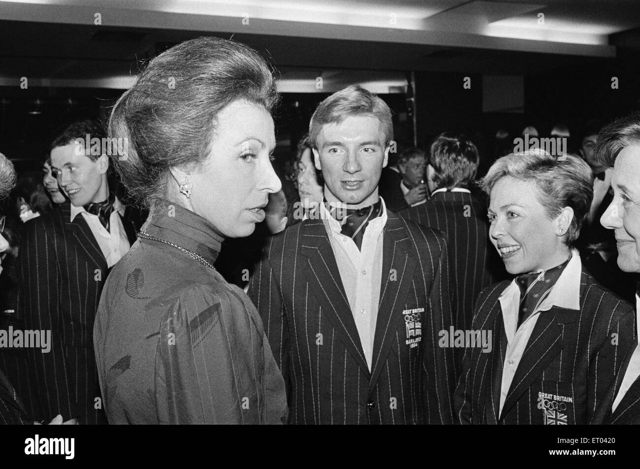 Torvill und Dean Jayne Torvill und Christopher Dean sind britischer Eiskunstläufer und ehemalige britische Europäische Olympiasieger und Weltmeister. An der Sarajevo 1984 wurde Olympischen Winterspiele das Paar die höchste Punktzahl Eiskunstläufer aller Zeiten (für ein einziges Programm) erhalten zwölf perfekt 6.0 und sechs 5.9 die künstlerische Impression Resultate von 6.0 aus jeder Richter enthalten. Das Paar wurde nach den Olympischen Spielen 1984 wieder Amateurstatus kurz zehn Jahre später, im Jahr 1994 bei den Olympischen Spielen wieder einmal zu konkurrieren. Das Paar zog sich aus wettbewerbsfähigen Skaten endgültig im Jahr 1998 Stockfoto