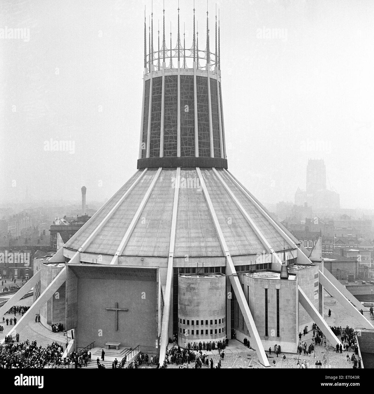 Feiern in Liverpool, Merseyside anlässlich die Eröffnung des neuen Liverpool Metropolitan Cathedral (auch bekannt als Metropolitan Cathedral of Christ the King). 16. Mai 1967. Stockfoto
