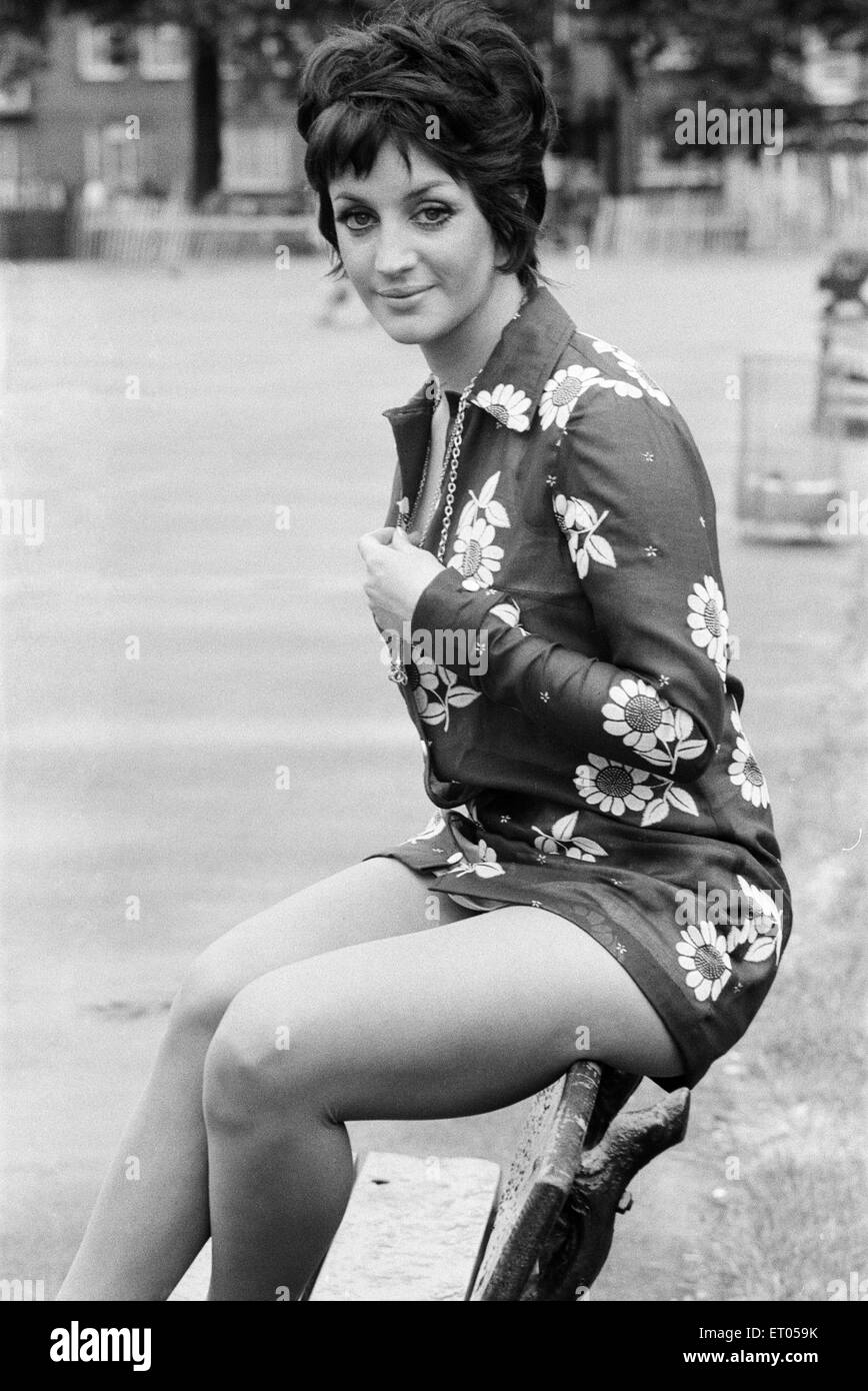 Yvonne Paul, Schauspielerin, Modell & Tänzer, im Alter von 22, 22. Juni 1969 abgebildet. Stockfoto