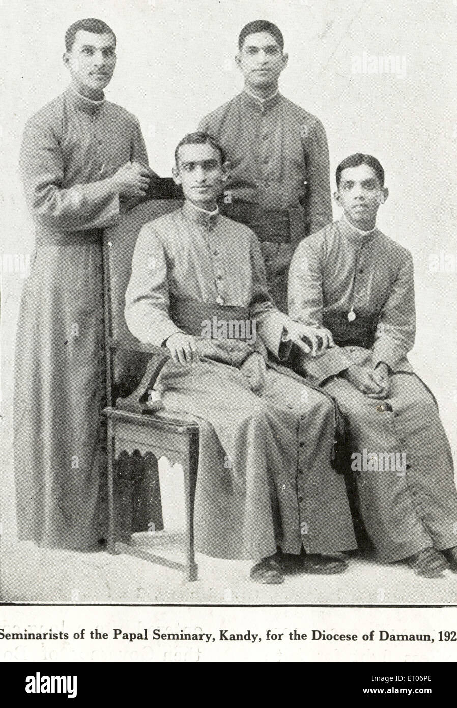 Katholische Gemeinschaft, Seminaristen des Päpstlichen Seminars, Kandy, Diözese Daman, 1925, Daman und Diu, Union Territory, UT, Indien, Asien, alter Jahrgang 1900er Stockfoto