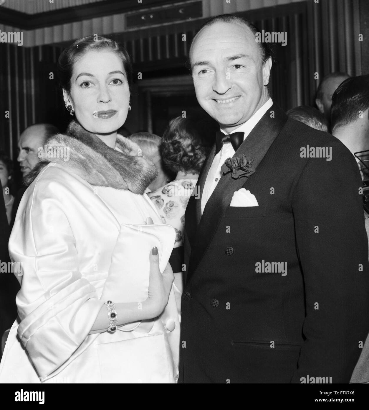 Valerie Hobson und Ehemann John Profumo Minister für auswärtige Angelegenheiten gesehen hier bei der Premiere von Some Like It Hot. 15. Mai 1959 Stockfoto