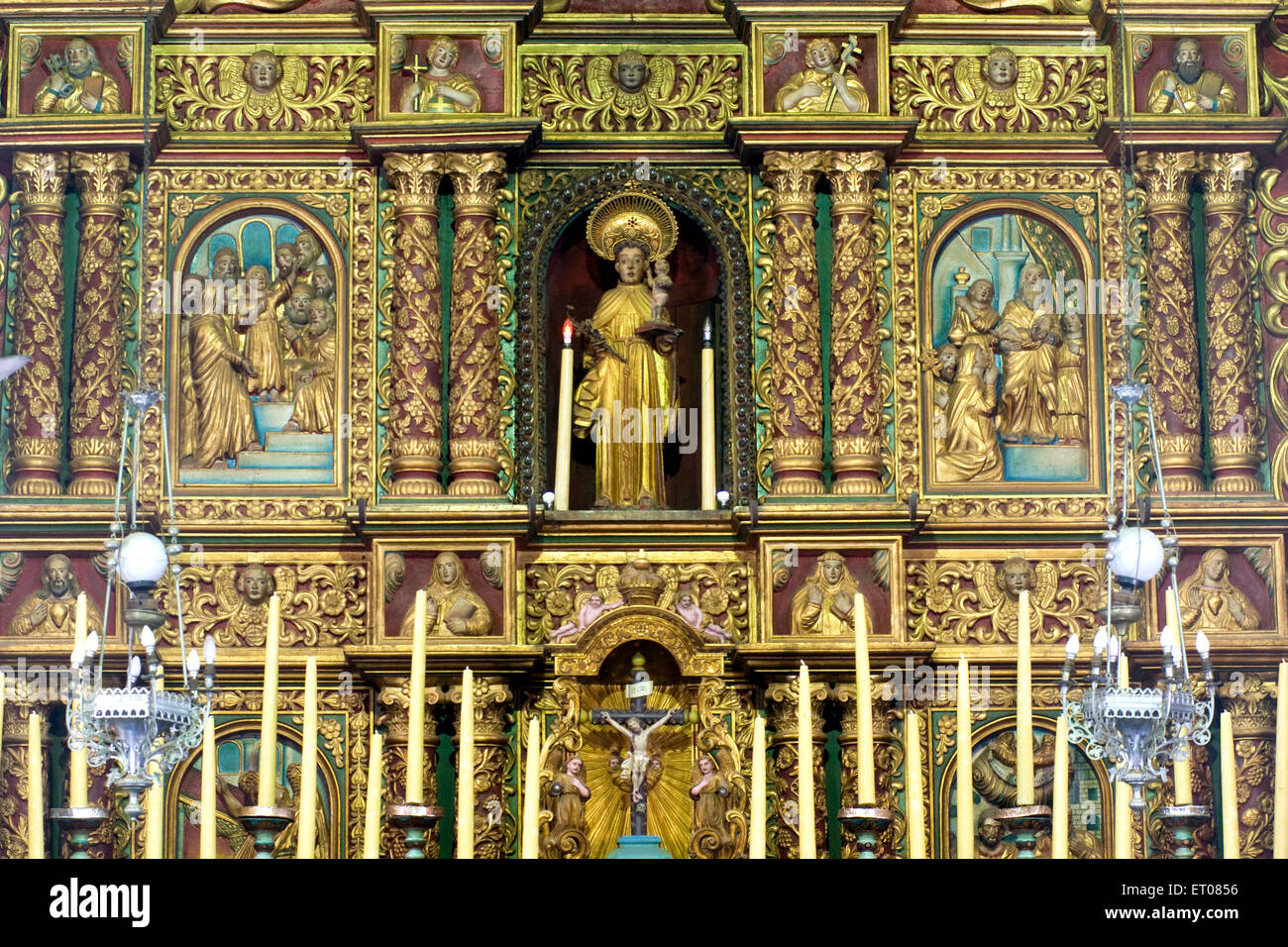 Altar; St.  Antonius Kirche im 18. Jahrhundert erbaut; Ollur; Kerala; Indien Stockfoto