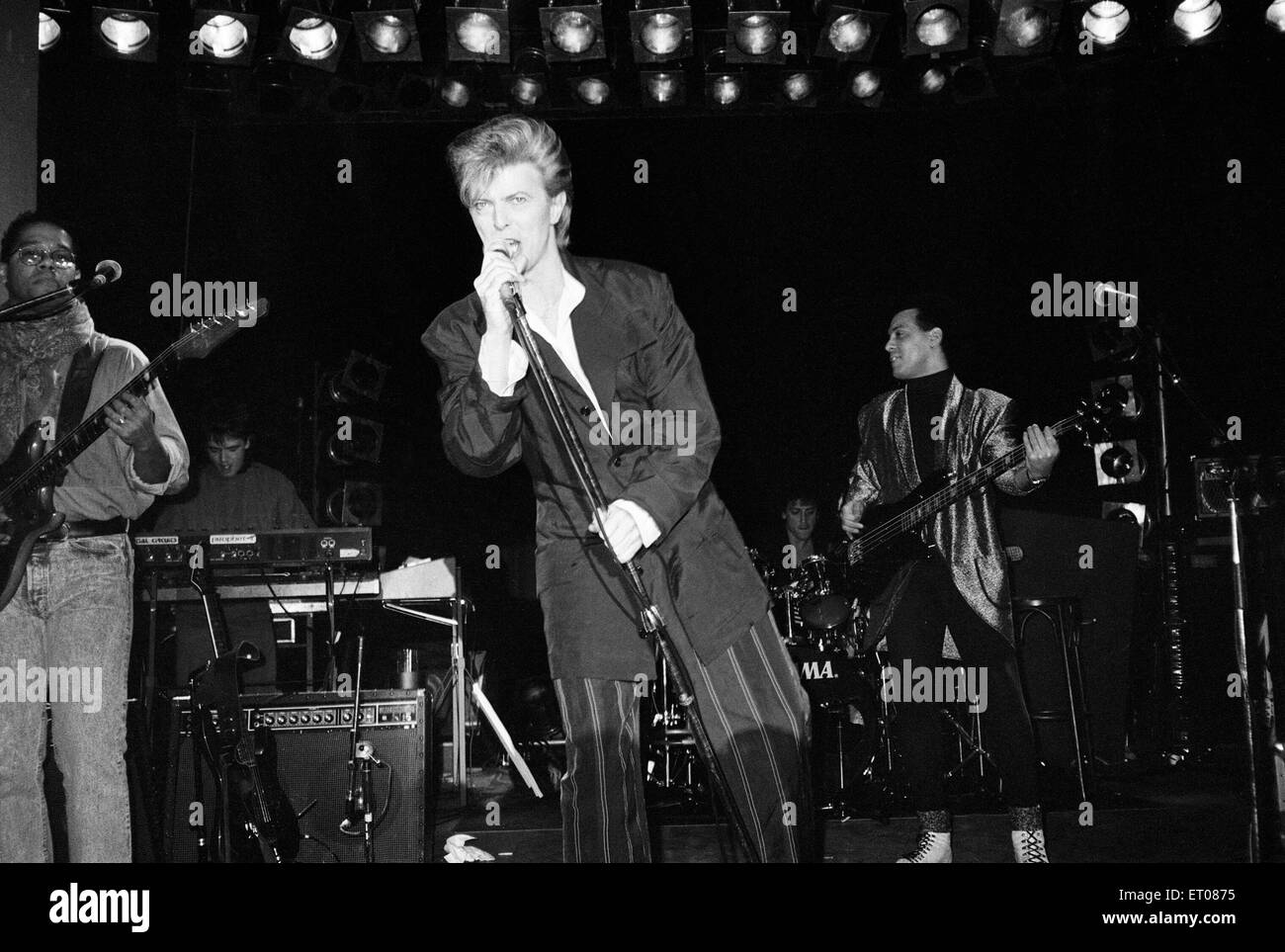 Britischer Pop-Sänger David Bowie auf der Bühne. 21. März 1987. Stockfoto