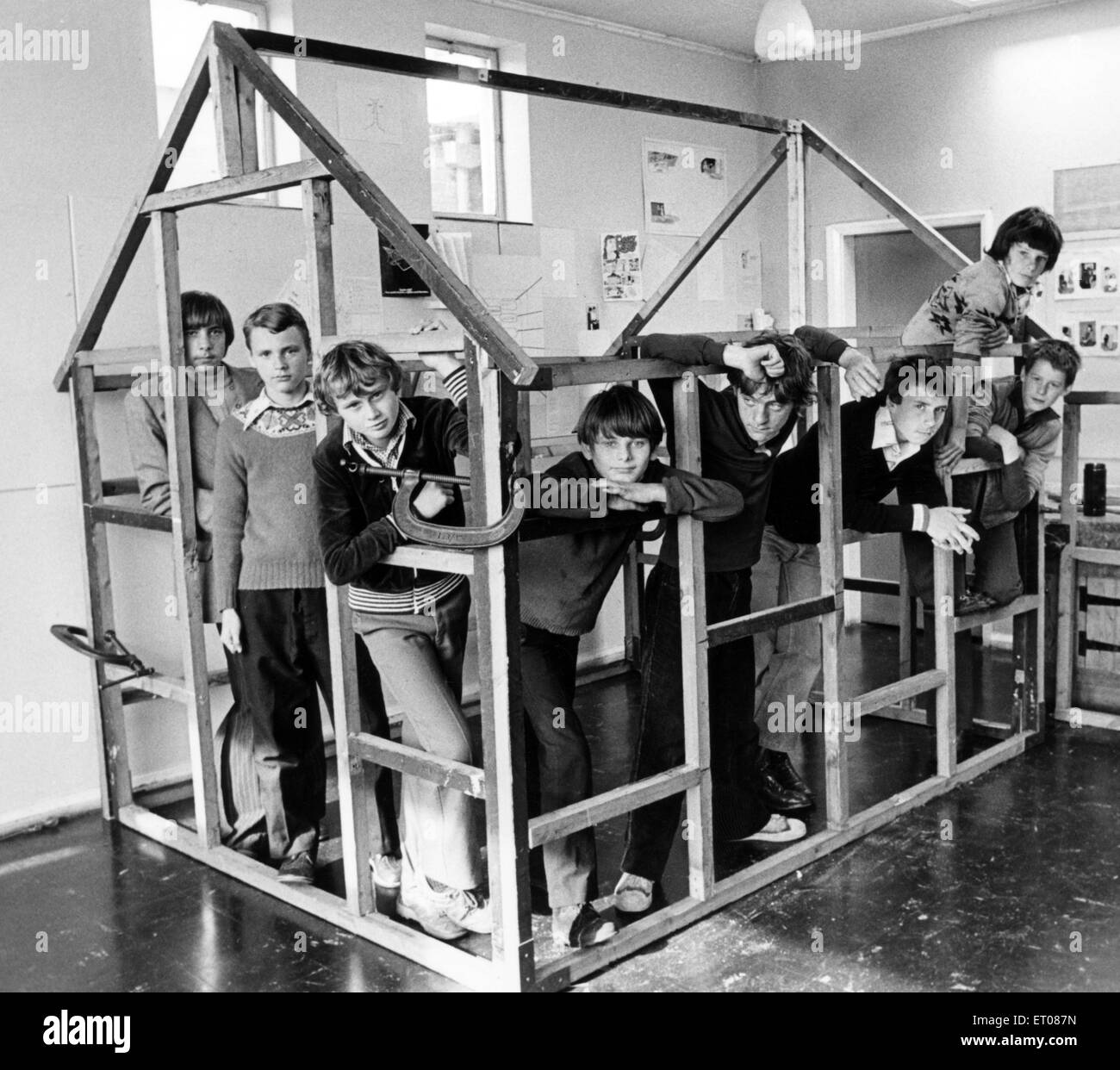 Kinder in Rievaulx Schule in Billingham habe Gebäude gerade ein Gewächshaus- und sie wollen es zu verschenken, Pensionär verdient. 3. Oktober 1980. Stockfoto