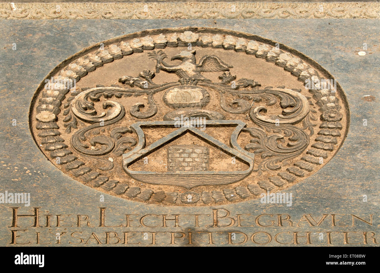 Lateinische Inschriften auf Grab geschnitzt; Niederländische Mausoleum; Niederländische Friedhof; Pulicat Pazhaverkadu; Tamil Nadu; Indien Stockfoto