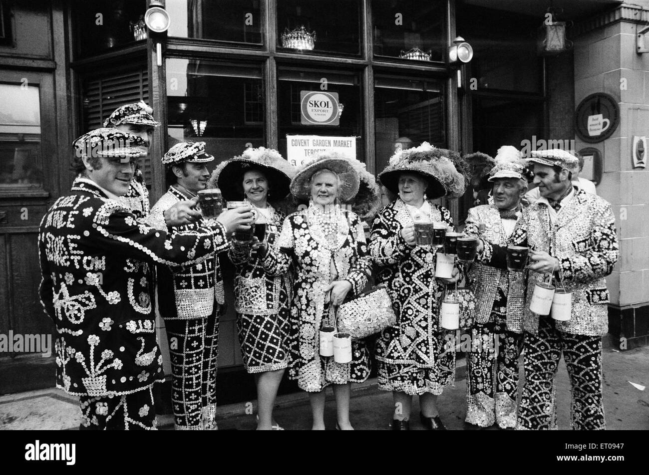 Pearly Kings und Queens feiert 300. Geburtstag Covent Garden, London, 9. Mai 1970. Stockfoto