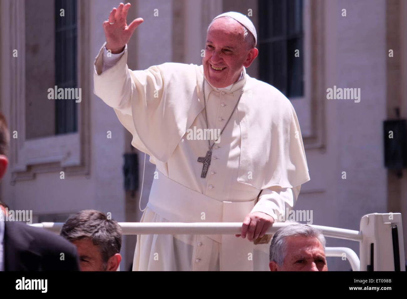 Vatikan-Stadt. 10. Juni 2015. Papst Francis, Generalaudienz in St. Peter Quadrat Credit: wirklich Easy Star/Alamy Live News Stockfoto