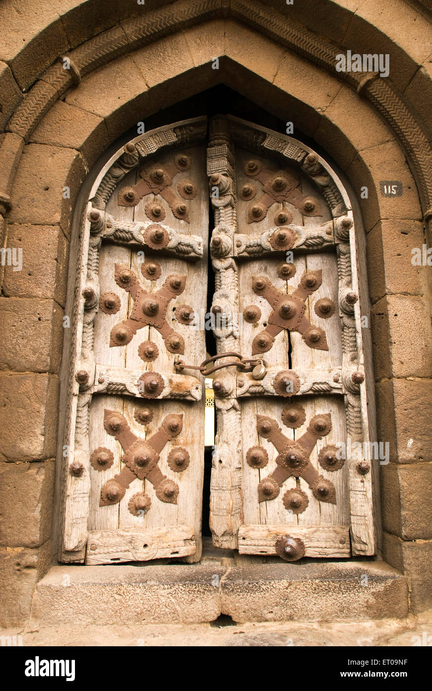 Die dekorative Tür in Sangeet Mahal; Bijapur; Karnataka; Indien Stockfoto