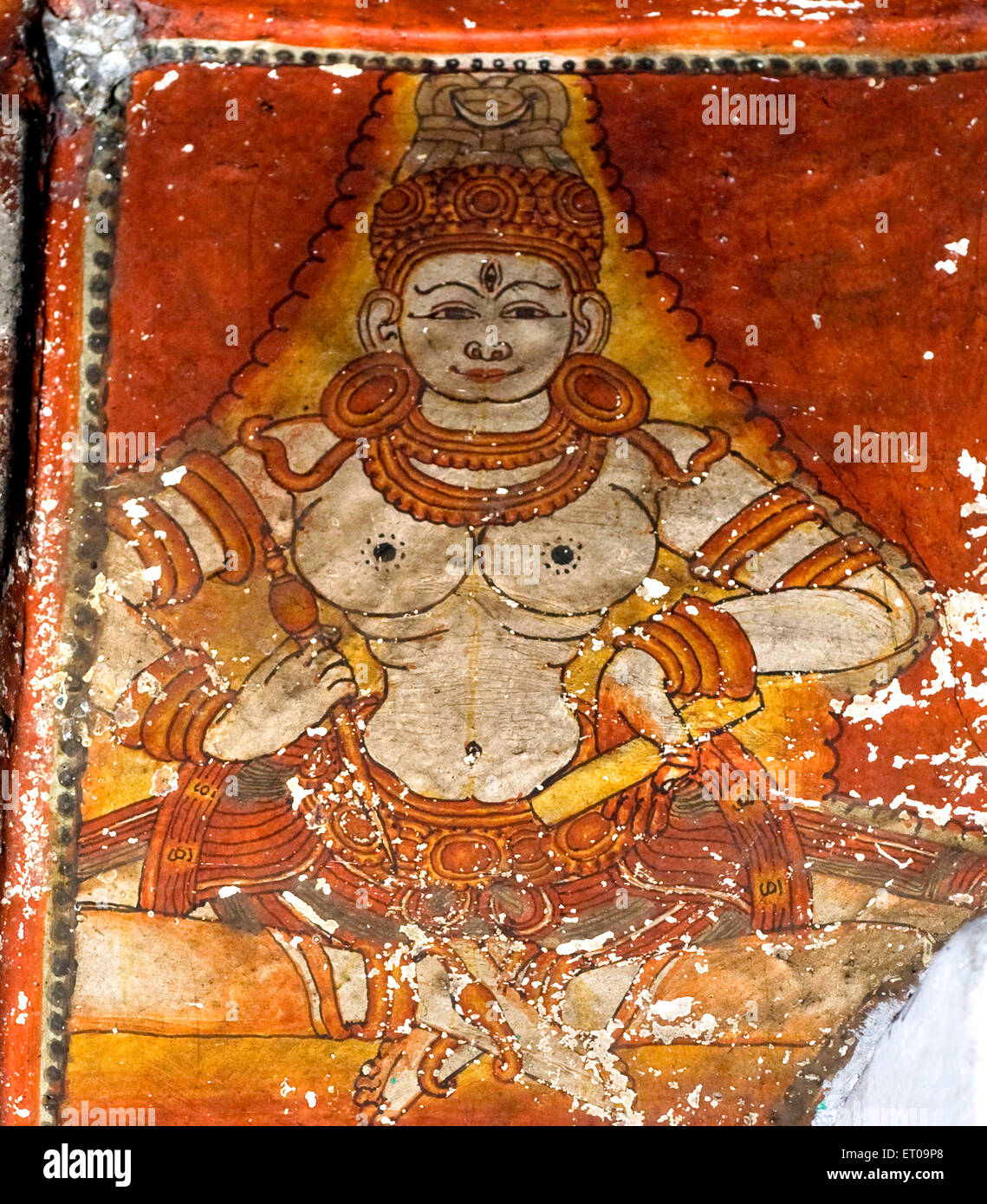 Wandmalereien an der Außenwand des Maruthorvattom Sree Dhanwanthari Tempel gewidmet Herrn Dhanwanthari in Kerala; Indien Stockfoto