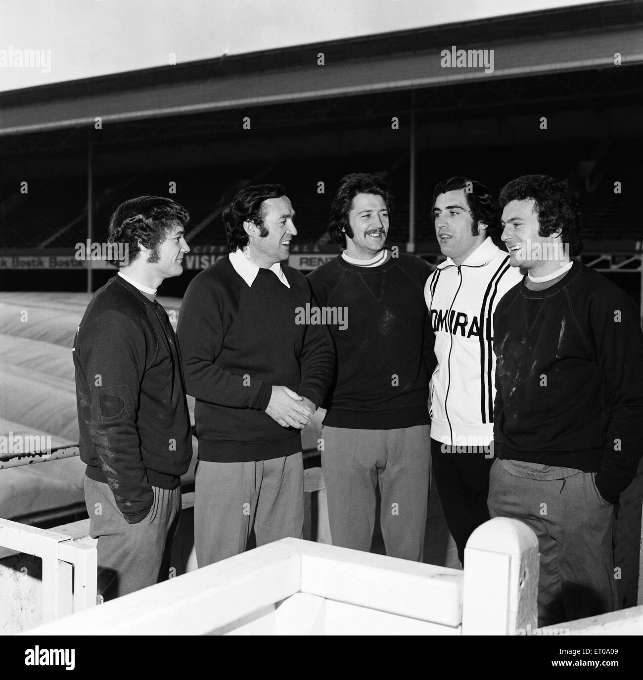 Leicester City-Spieler an der Filbert Street. Von links nach rechts: Dennis Rofe, Manager Jimmy Bloomfield, Frank Worthington, Peter Shilton und Keith Weller. 8. Februar 1974. Stockfoto