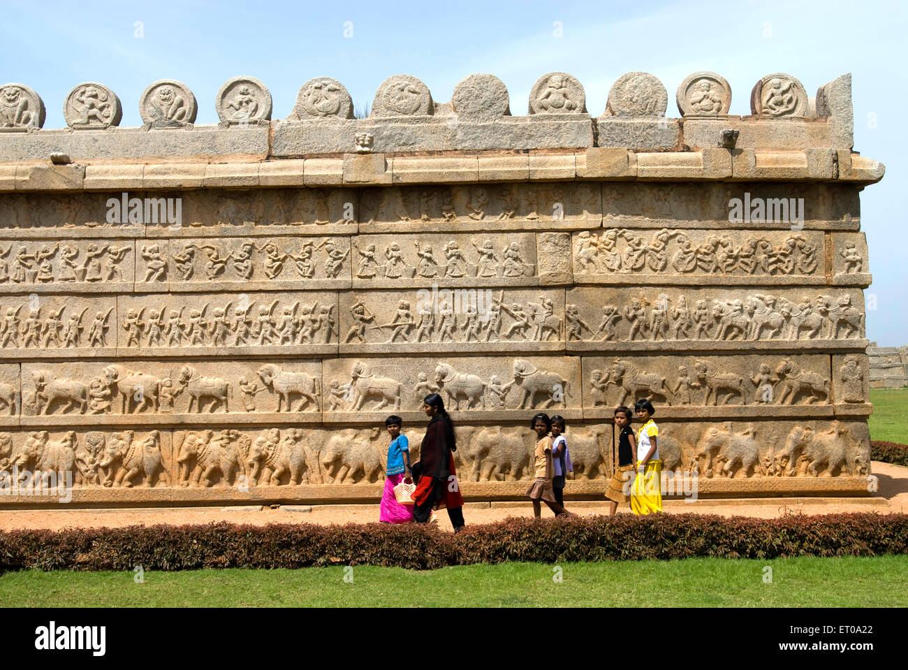 Außenwand des Ramachandra Tempel mit Schnitzereien verziert;  Hampi; Karnataka; Indien Stockfoto