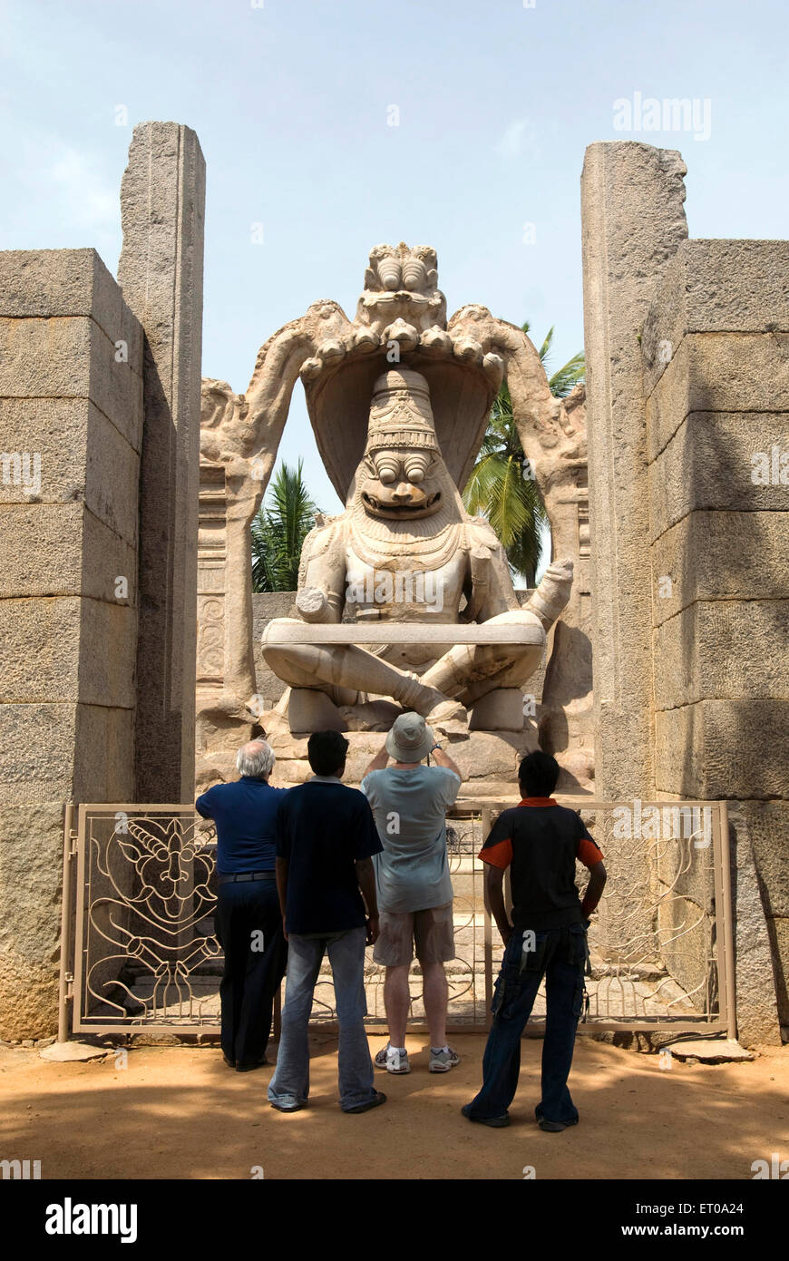 Lakshmi Narasimha halb Löwe, halb Mensch Statue in Hampi; Karnataka, Indien Stockfoto