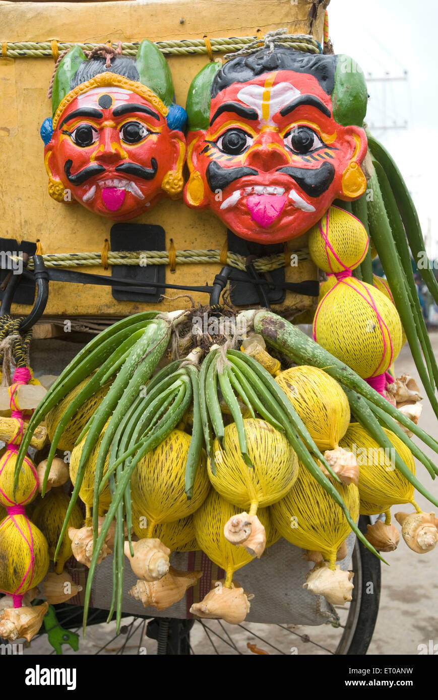 Böse Augenmasken Reize zum Verkauf, Tiruvannamalai, Arunai, Tiruvarunai, Tondainattunallur, Tamil Nadu, Indien, Asien Stockfoto