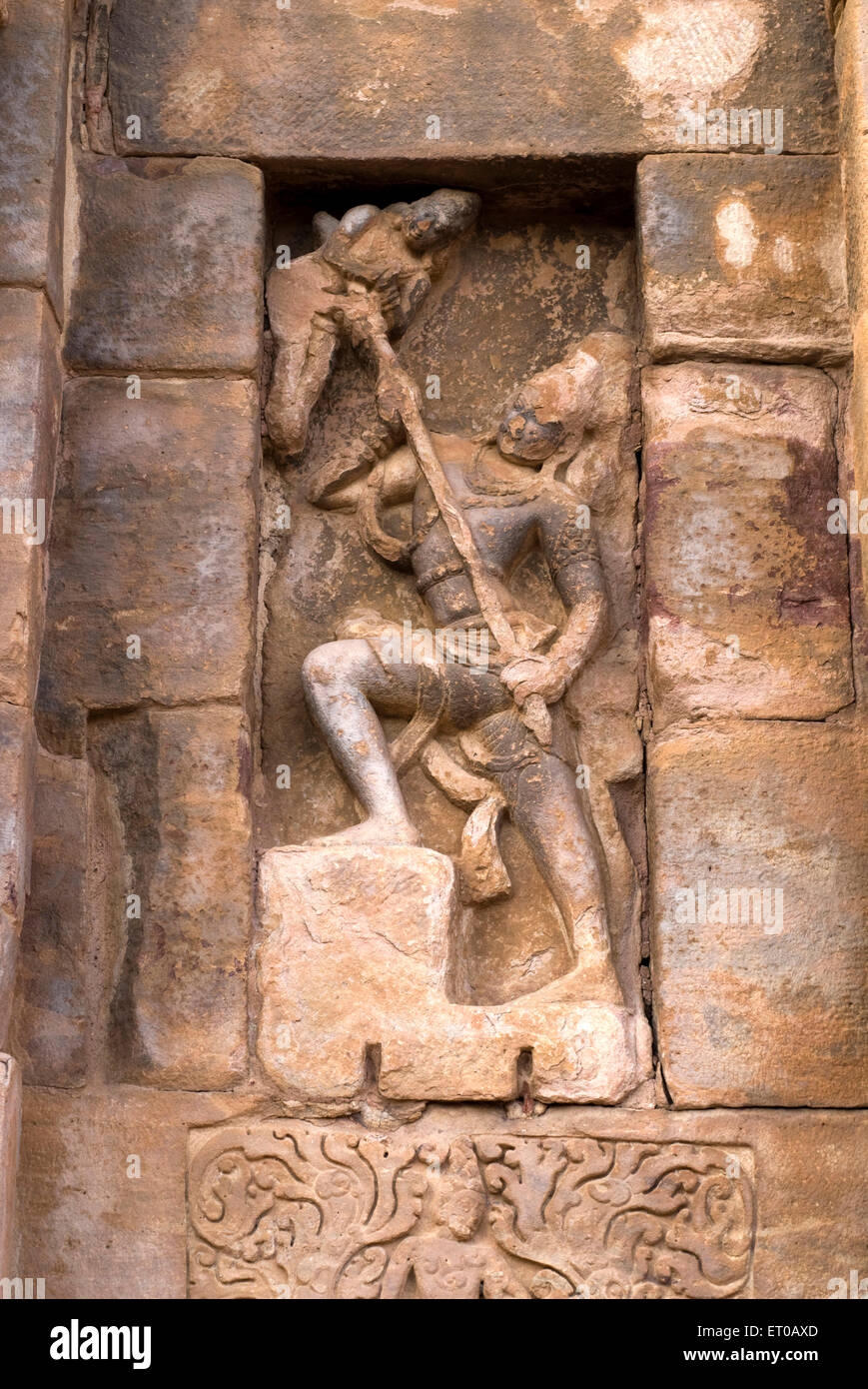 Anthakasurasamkaramurthy Skulptur im Virupaksha-Tempel ist Dravidian Lokamahadevi acht Jahrhundert in Pattadakal; Karnataka Stockfoto