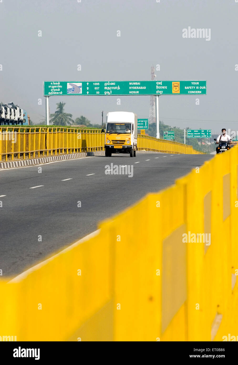 Nationale Autobahn NH7 in der Nähe von Krishnagiri; Tamil Nadu; Indien Stockfoto