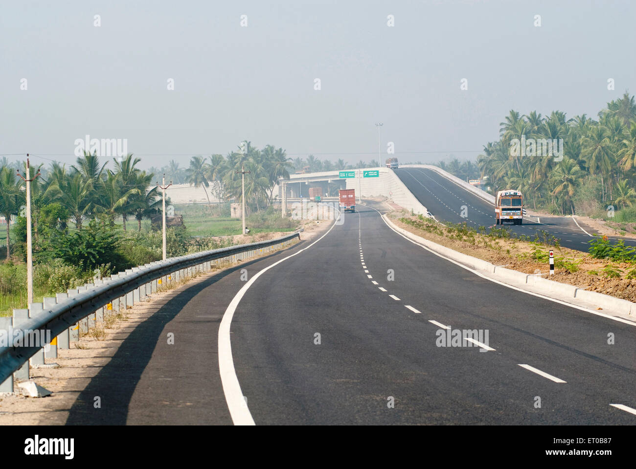 Nationale Autobahn NH7 in der Nähe von Dharmapuri; Tamil Nadu; Indien Stockfoto