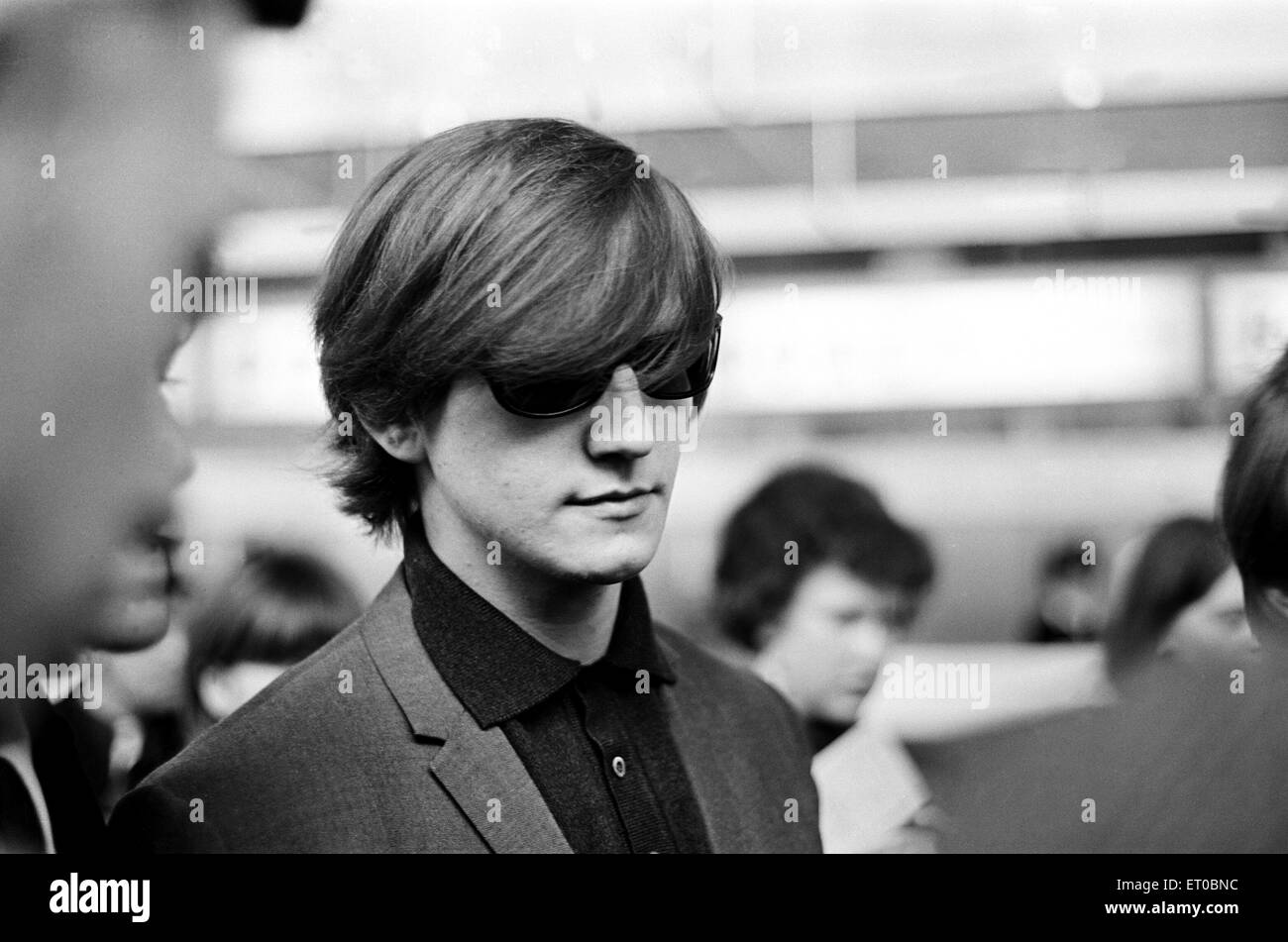 Wayne Fontana mit The Mindbenders, einsteigen in ein Flugzeug, 21. April 1965. Stockfoto