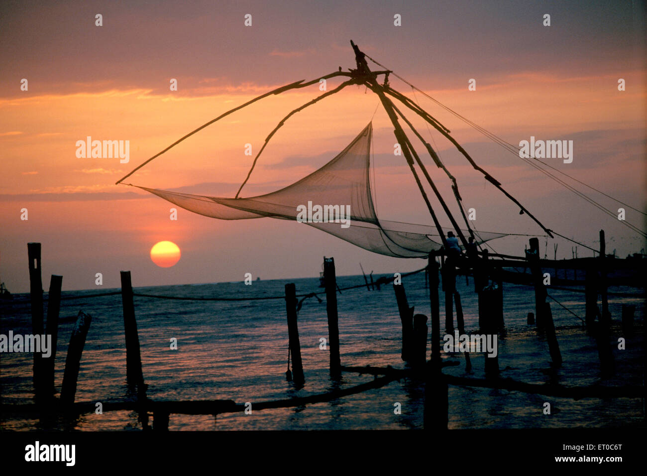 Chinesisches Fischernetz, landbetriebenes Liftnetz, stationäre Liftnetze, Cheena vala, Kochi, Cochin, Kerala; Indien, asien Stockfoto