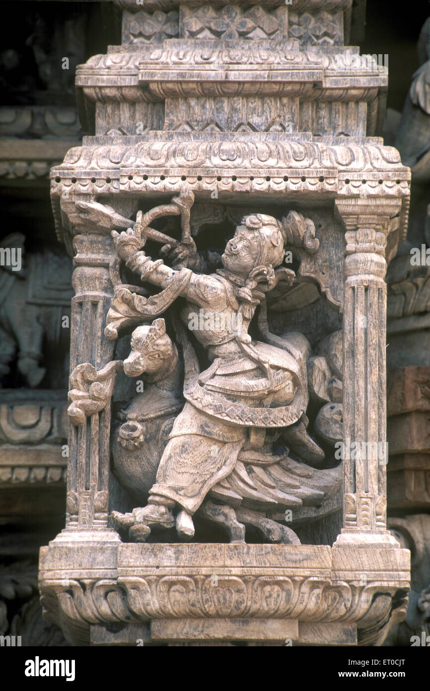 Rathi hölzerne Statuen im alten Tempel Wagen in Madurai schnitzen; Tamil Nadu; Indien Stockfoto